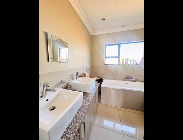 3 BEDROOM SECTIONAL TITLE FOR SALE IN BEN FLEUR